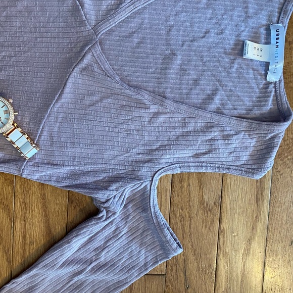 Shoulder cut out body suit - Picture 2 of 4